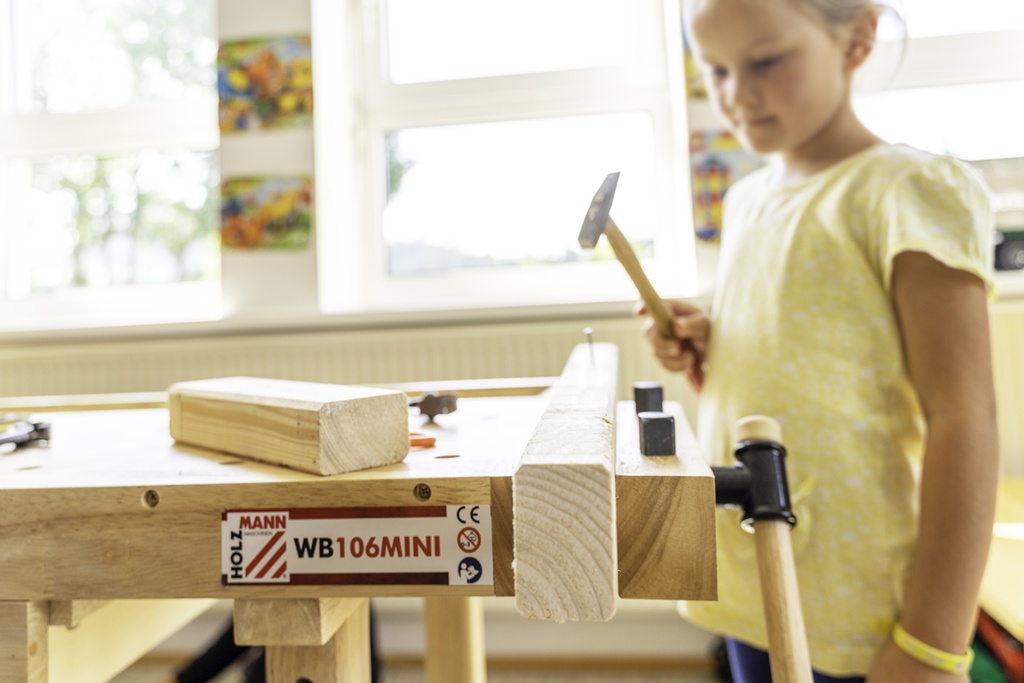 child-sized workbench (WB106MINI, HOLZMA (3)