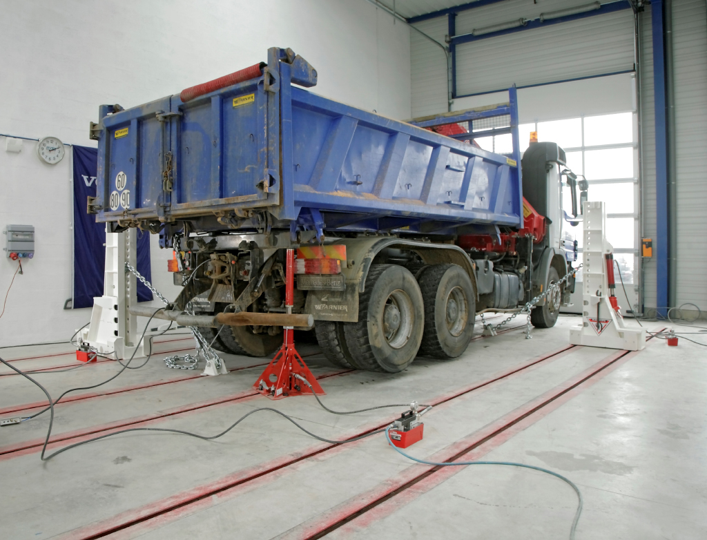 Cab bench with chainless anchor (CAB BENCH – CHAINLESS ANCHOR) (HD32CA, BLACKHAWK)