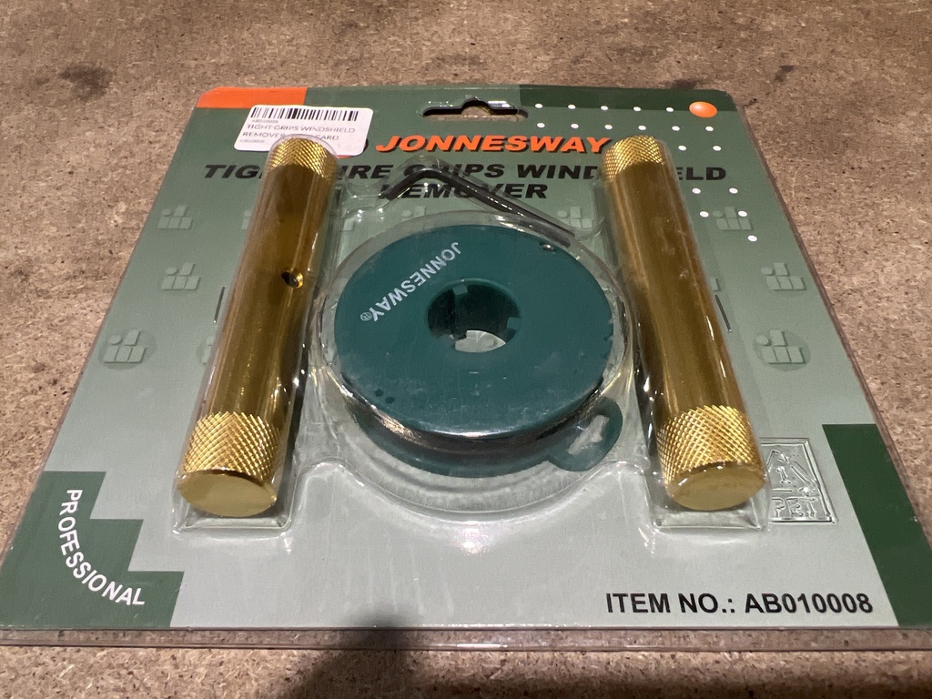 TIGHT GRIPS WINDSHIELD REMOVER, SLIDE CARD