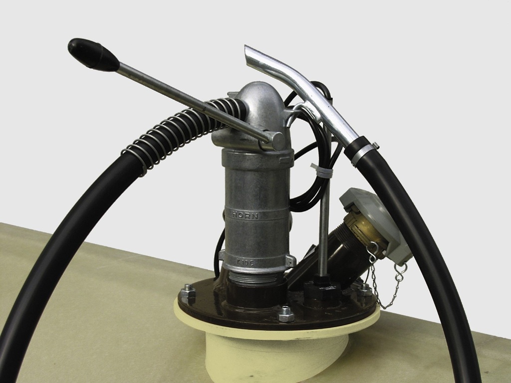 Diesel hand pump 25 l/min, 1,5m hose u. manifold, suction pipe 1450 mm, 0.25 l/stroke 1452, CEMO