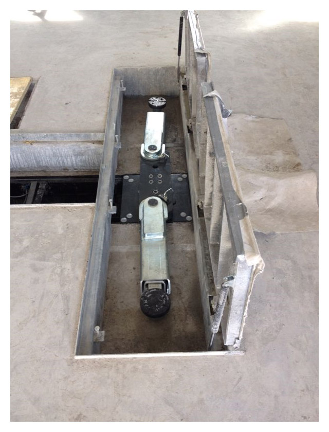 Floor-level two-ram lift P2-50 BK-35 with swing-arm supports, 3.5 t, 2000 mm stroke (P2-50.19-BK35, PITLIFT)